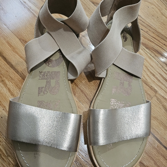 SOREL BRAND Metallic and Beige Strappy Sandals - Picture 2 of 3